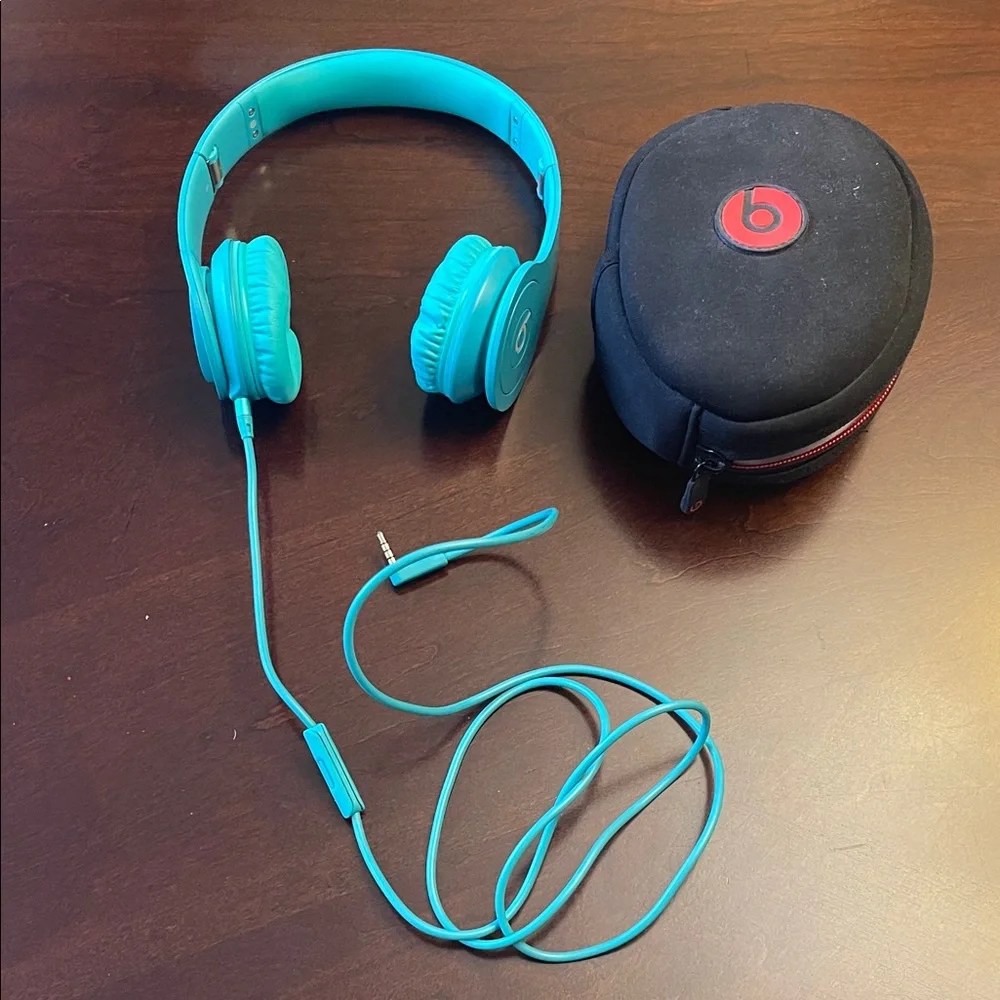 Beats by Dre Turquoise On-Ear Headphones with Carry Case